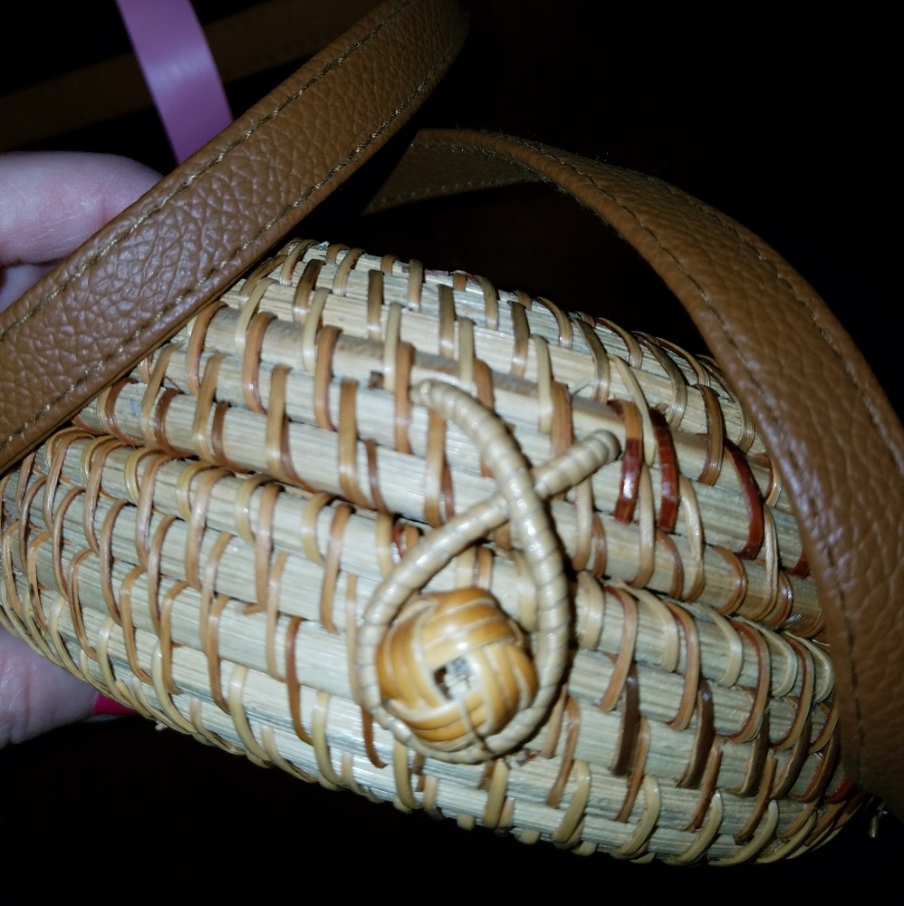 NEW Round Rattan Crossbody - Picture 3 of 6